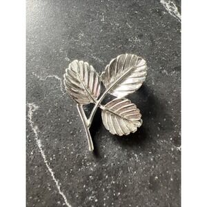 VTG.‎ SARAH COVENTRY SHINY SILVER TONE LEAVES BROOCH Pin Signed